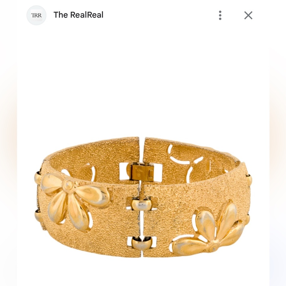 Vintage Crown Trifari Gold Textured Floral Bracelet